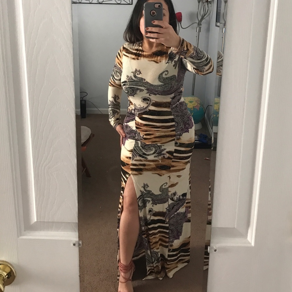 ๐ Va Va Voom Maxi Style Dress Patterned and Open Back - Picture 3 of 7